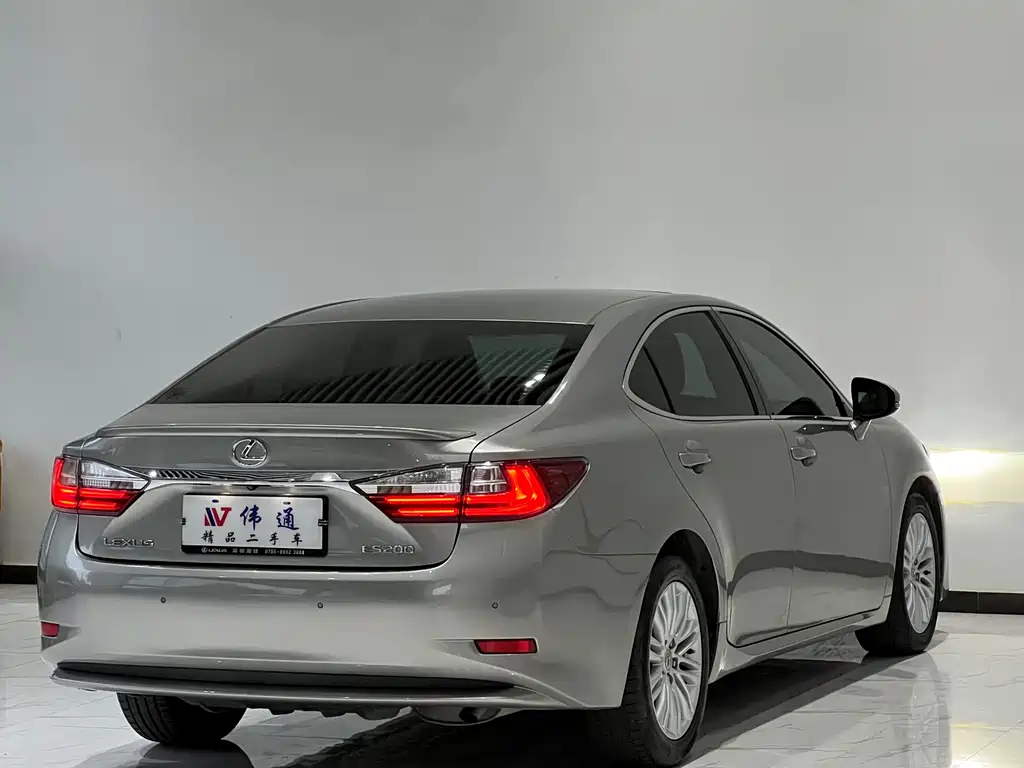 Lexus ES 2015 — фото 29
