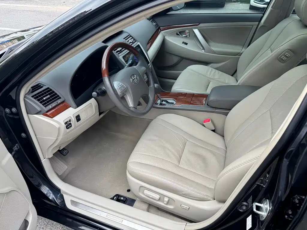 Toyota Camry 2015 — фото 6