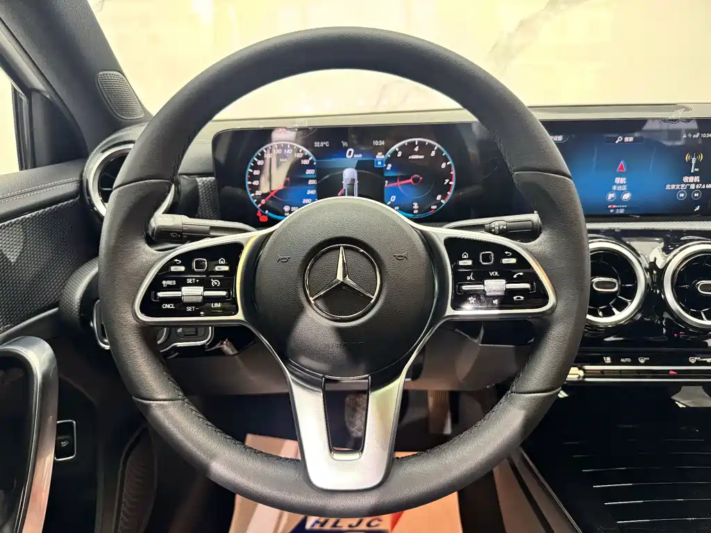 Mercedes-Benz A-Class 2023 — фото 12
