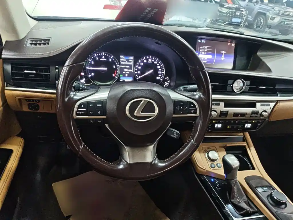 Lexus ES 2016