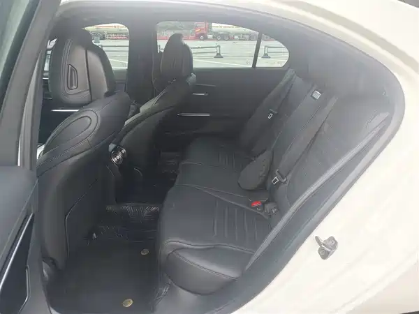 Mercedes-Benz C-Class 2024