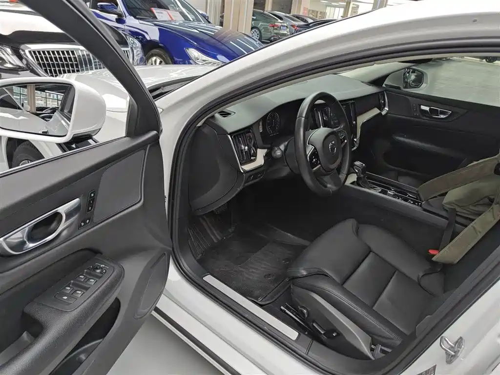 Volvo S60 2020 — фото 16
