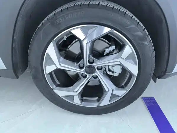 Geely Boyue L 2024