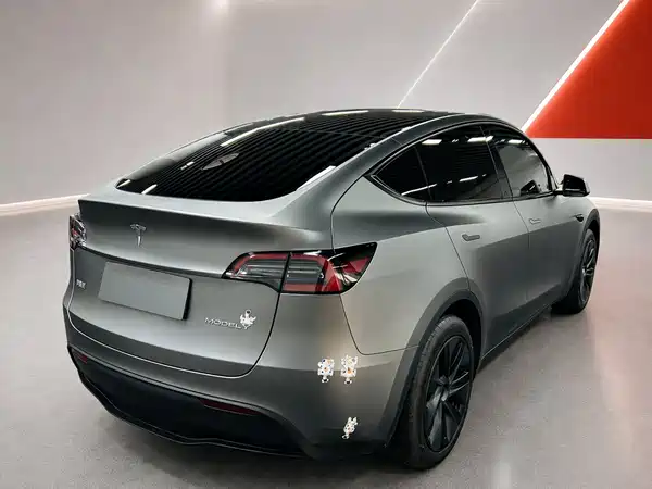 Tesla Model Y 2025