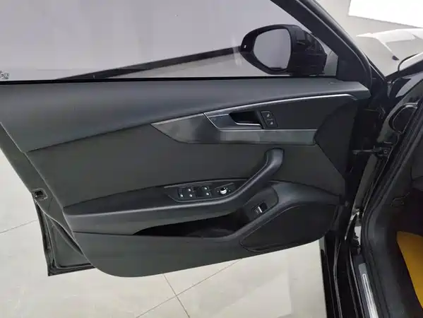 Audi A4L 2020