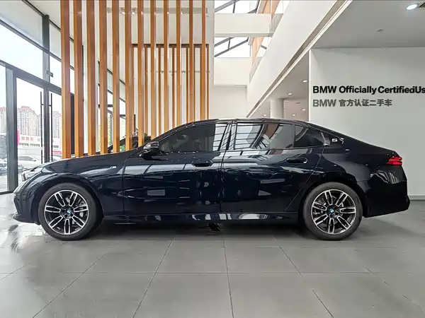 BMW 5 Series 2025