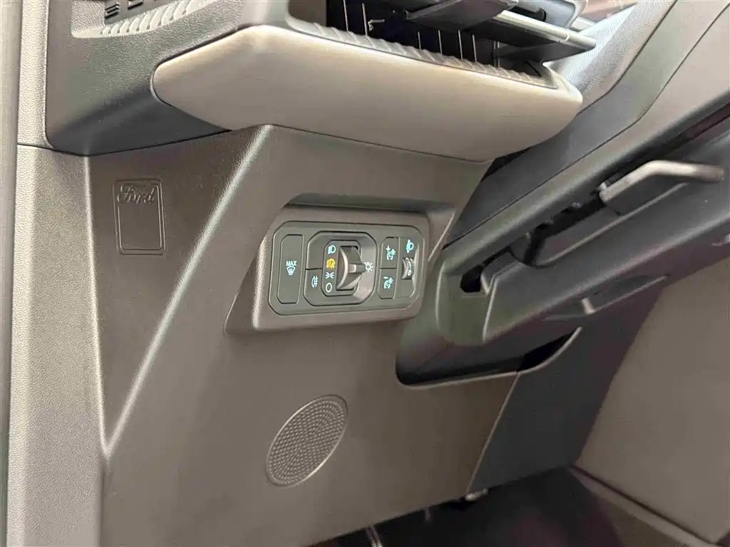 Ford Edge 2025 — фото 18