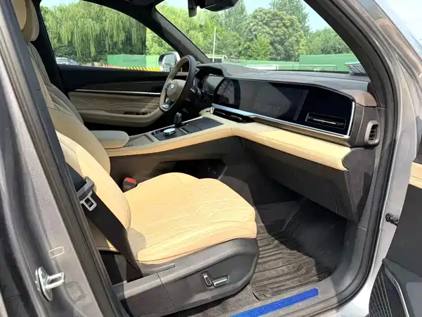 Geely Xingyue L 2025