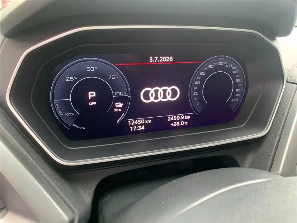 Audi Q4 e-tron 2024 — фото 10