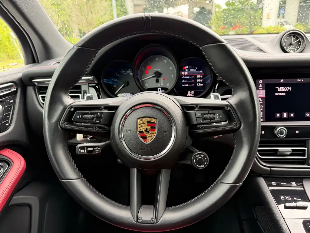 Porsche Macan 2023 — фото 17