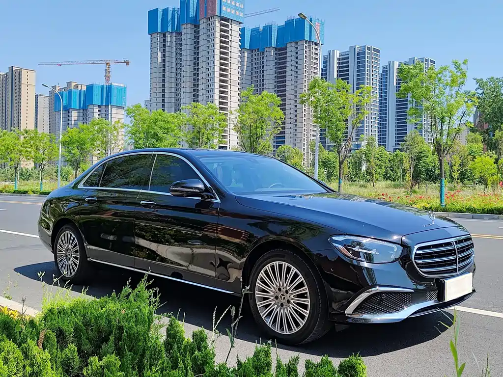 Mercedes-Benz E-Class 2023 — фото 18