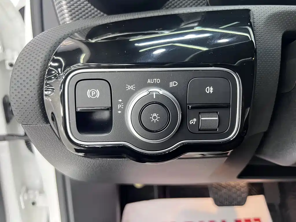 Mercedes-Benz A-Class 2024 — фото 10