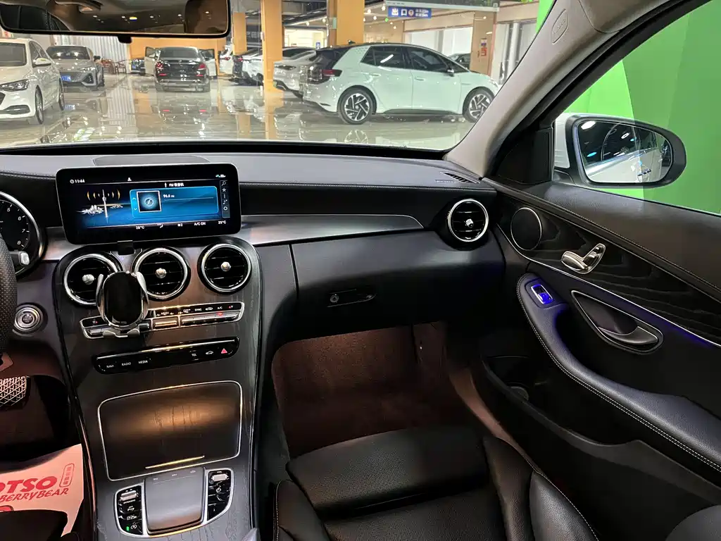 Mercedes-Benz C-Class 2021 — фото 10