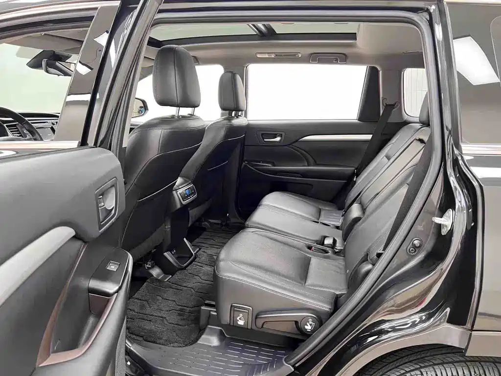 Toyota Highlander 2020 — фото 10