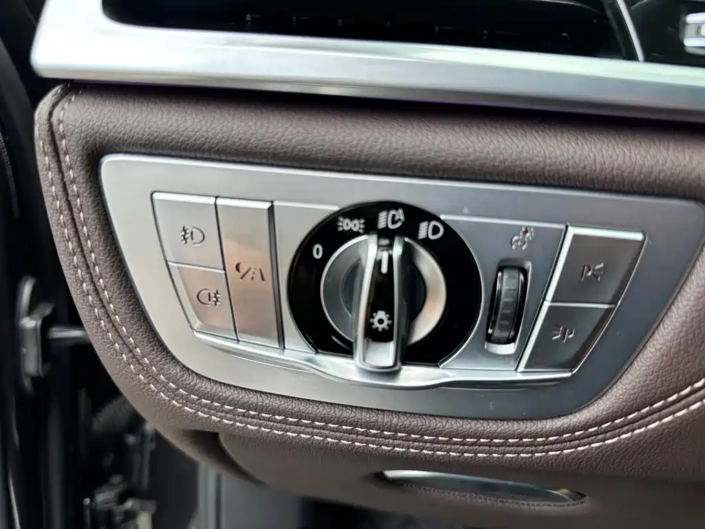 BMW 7 Series 2016 — фото 14