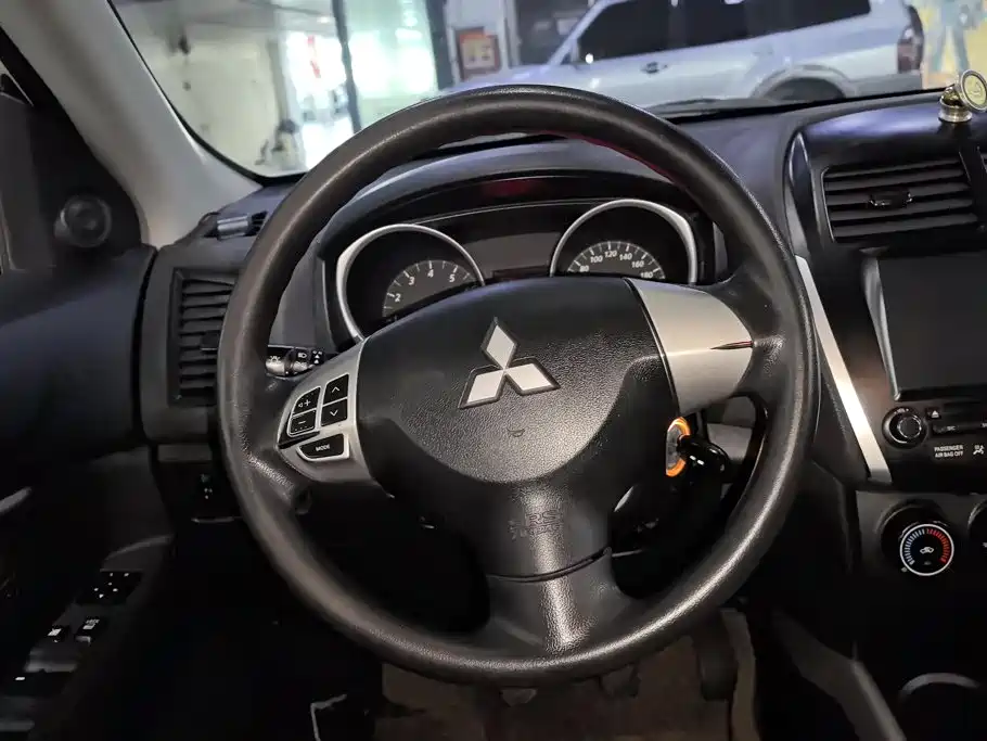 Mitsubishi Jinxuan ASX 2015 — фото 15