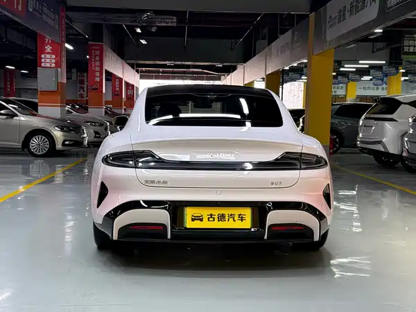 Xiaomi SU7 2024
