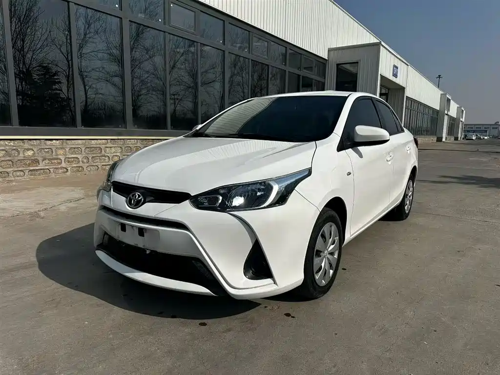 Toyota Yaris L 2019 — фото 1