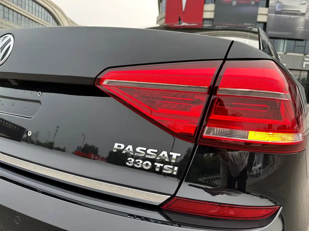 Volkswagen Passat 2017 — фото 20