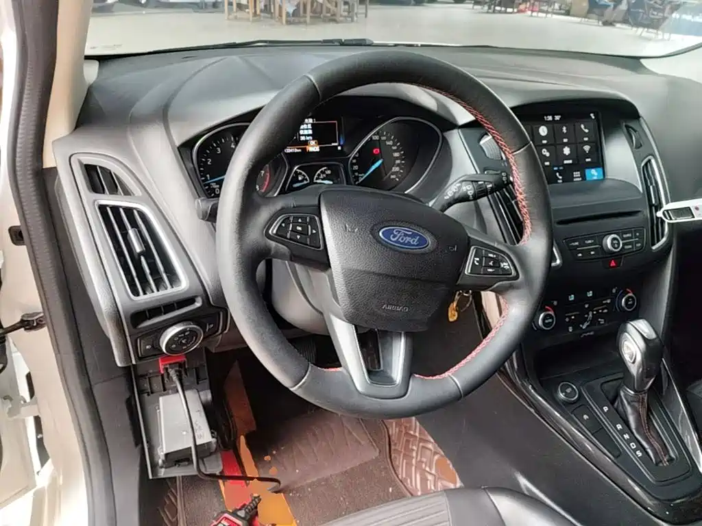 Ford Focus 2017 — фото 11