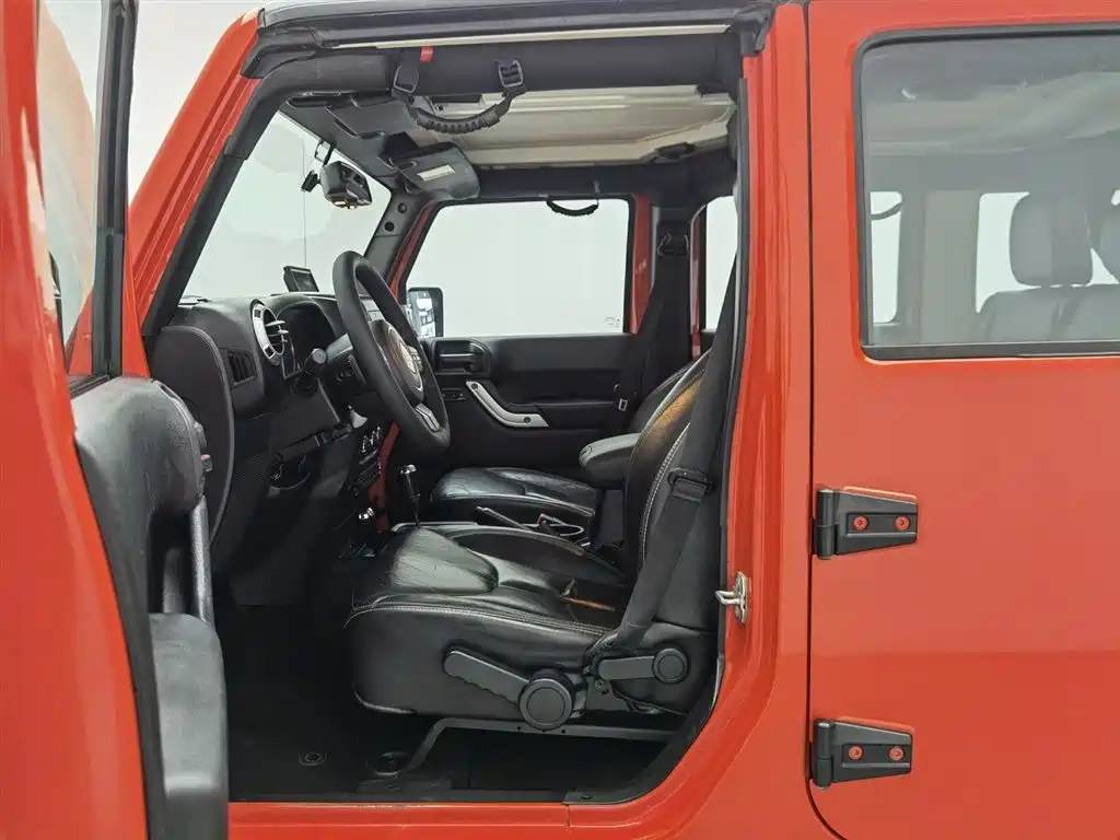 Jeep Wrangler 2015 — фото 10