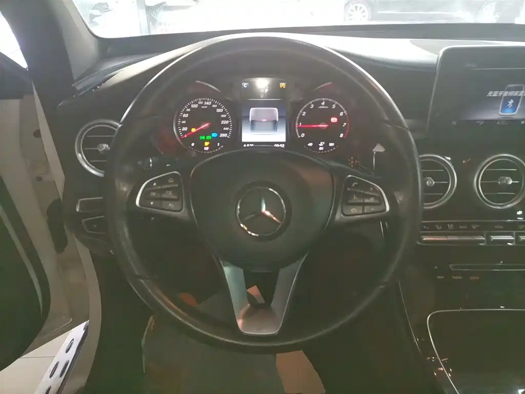 Mercedes-Benz GLC 2018 — фото 11