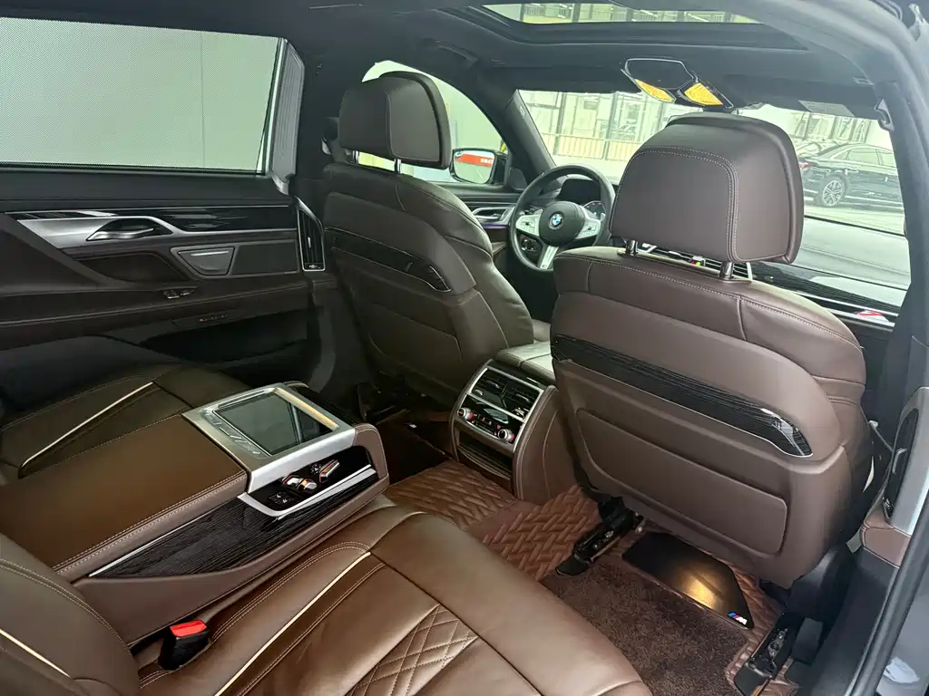 BMW 7 Series 2021 — фото 10
