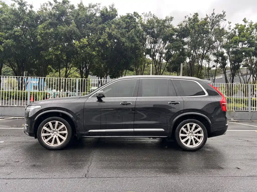 Volvo XC90 2019 — фото 16