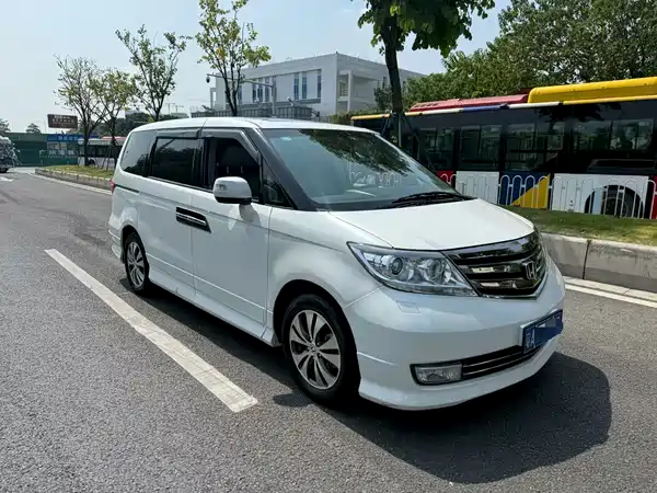 Honda Elysion 2015