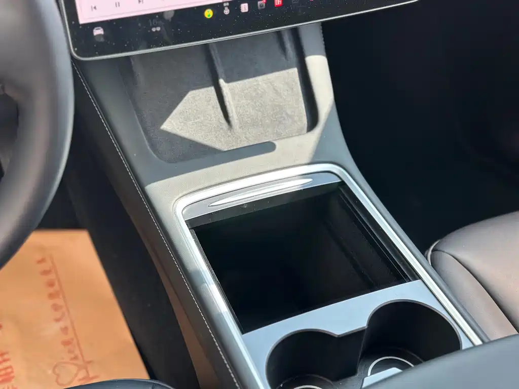 Tesla Model Y 2023 — фото 13
