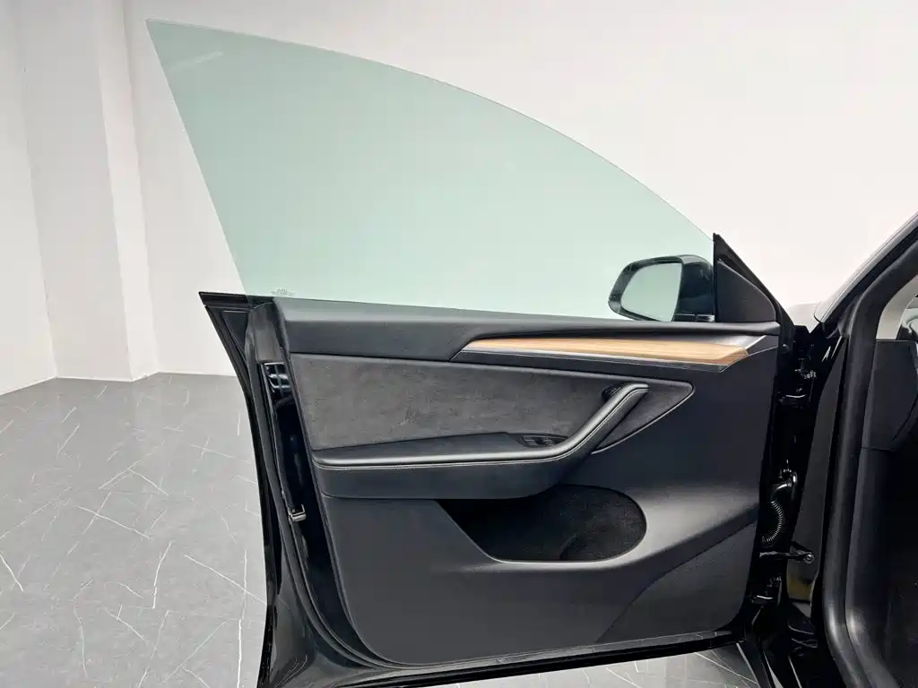 Tesla Model Y 2023 — фото 14