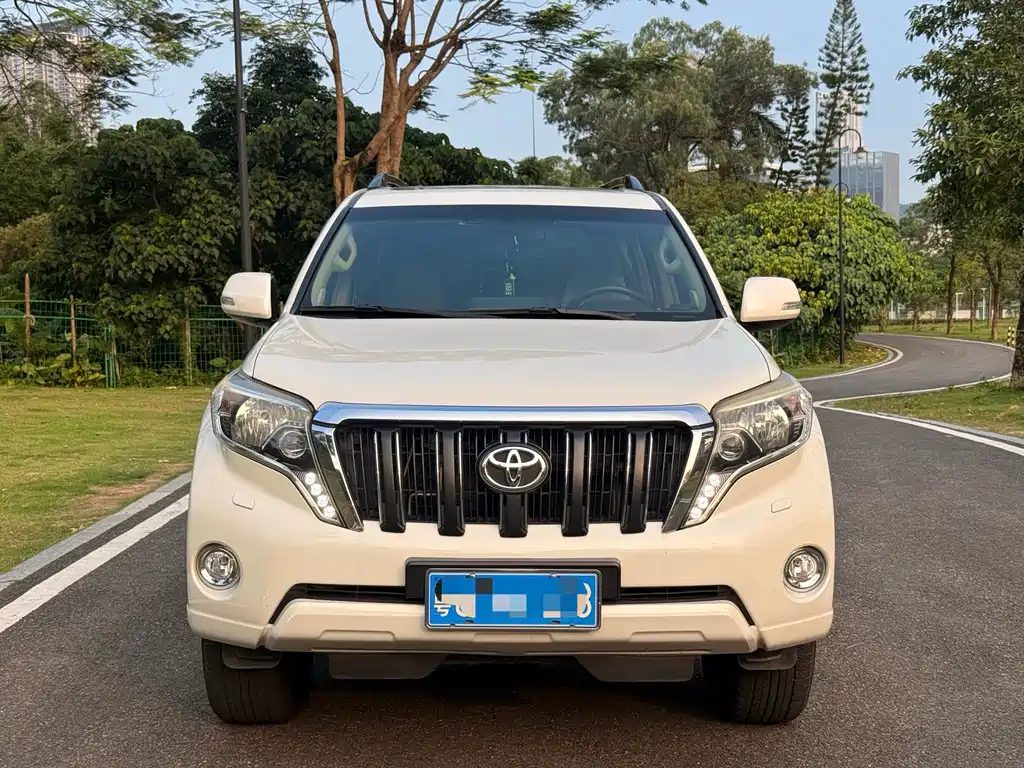 Toyota Prado 2015 — фото 2