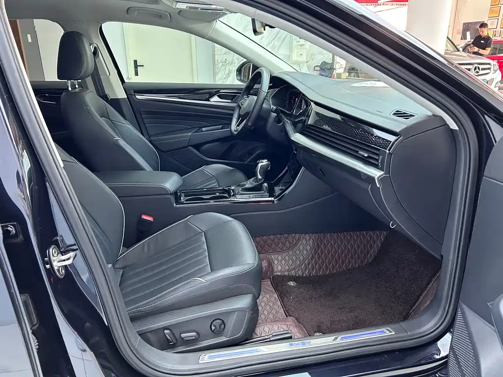 Volkswagen Passat Plug-In Hybrid 2023 — фото 10