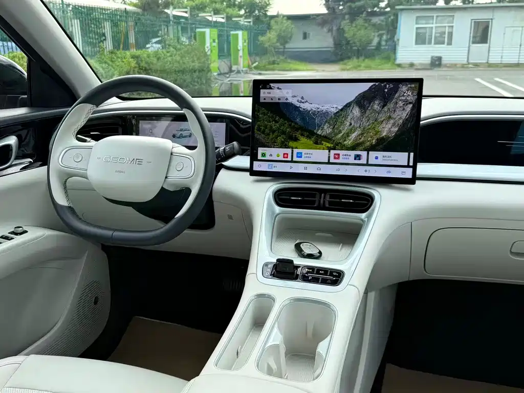 Geely Galaxy Starwish 2025 — фото 18