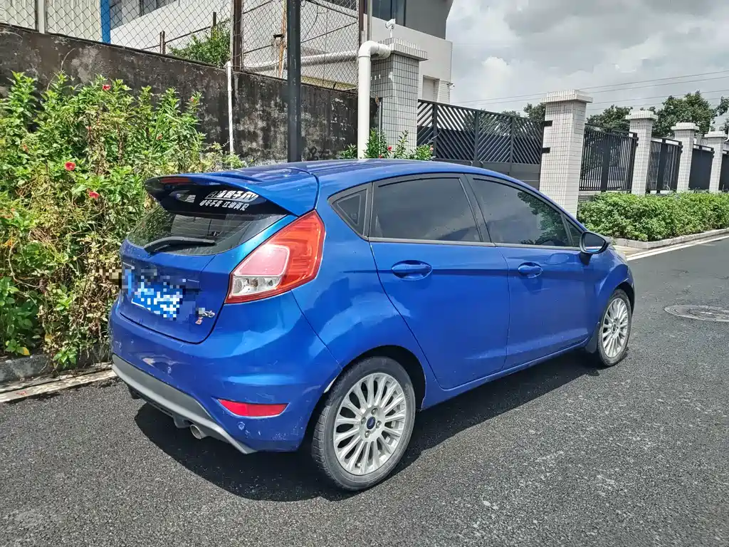 Ford Fiesta 2013 — фото 14