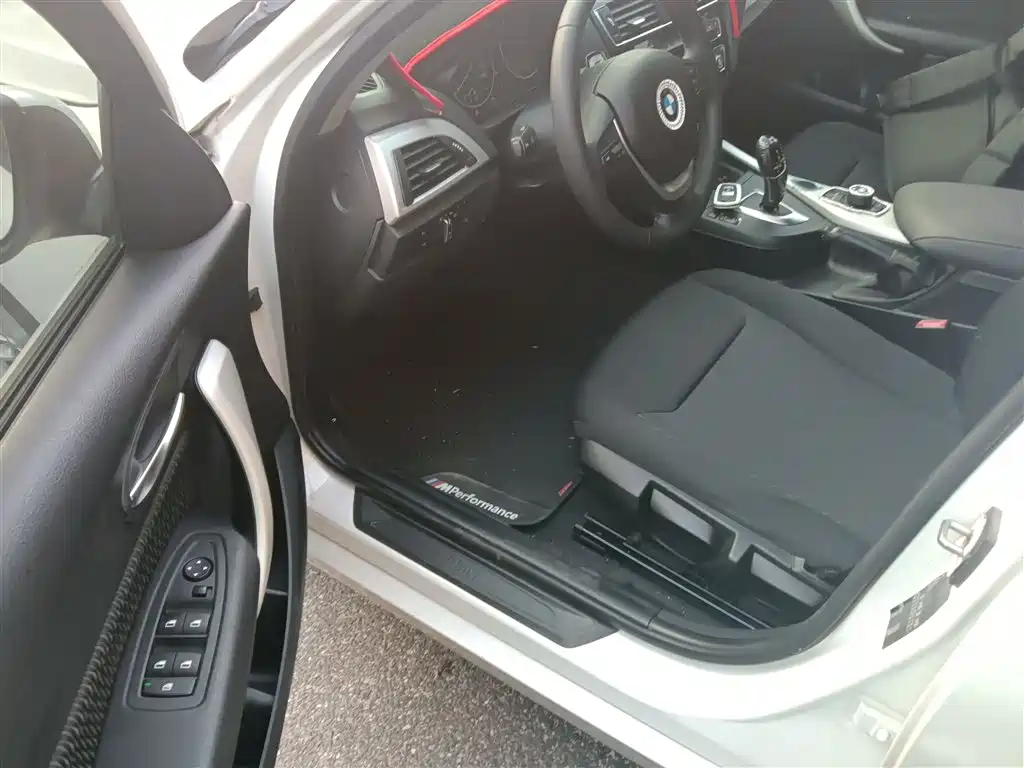 BMW 1 Series 2017 — фото 12