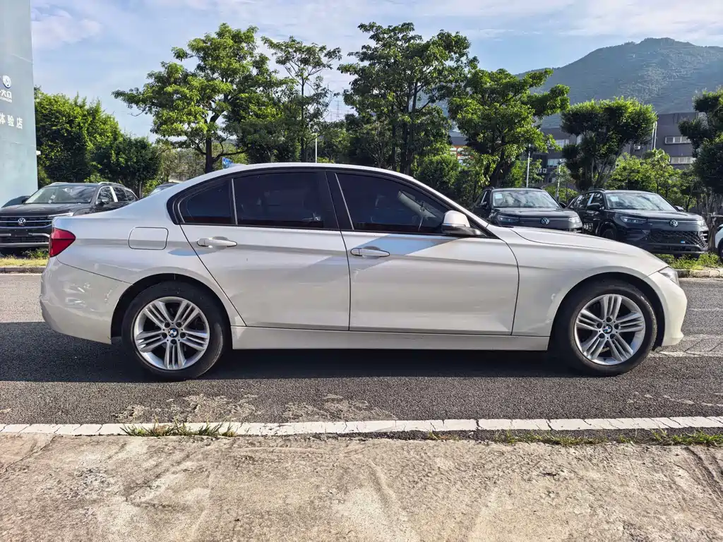 BMW 3 Series 2017 — фото 10