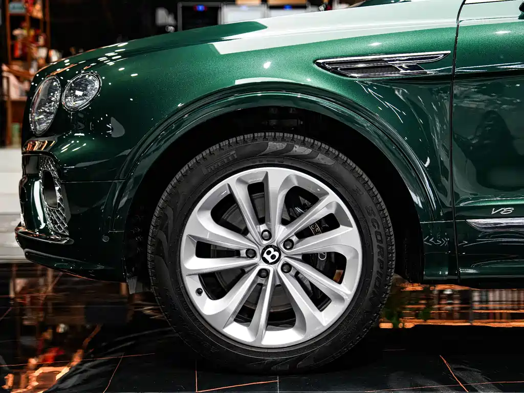 Bentley Bentayga 2021 — фото 4