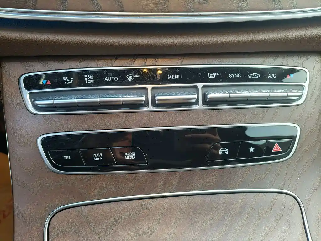 Mercedes-Benz E-Class 2023 — фото 14