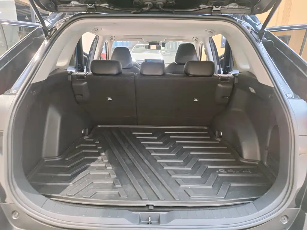 Toyota RAV4 2021 — фото 13