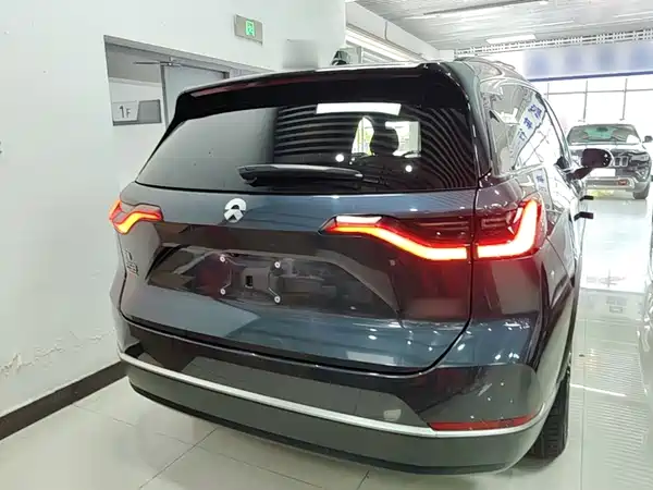 NIO ES8 2021