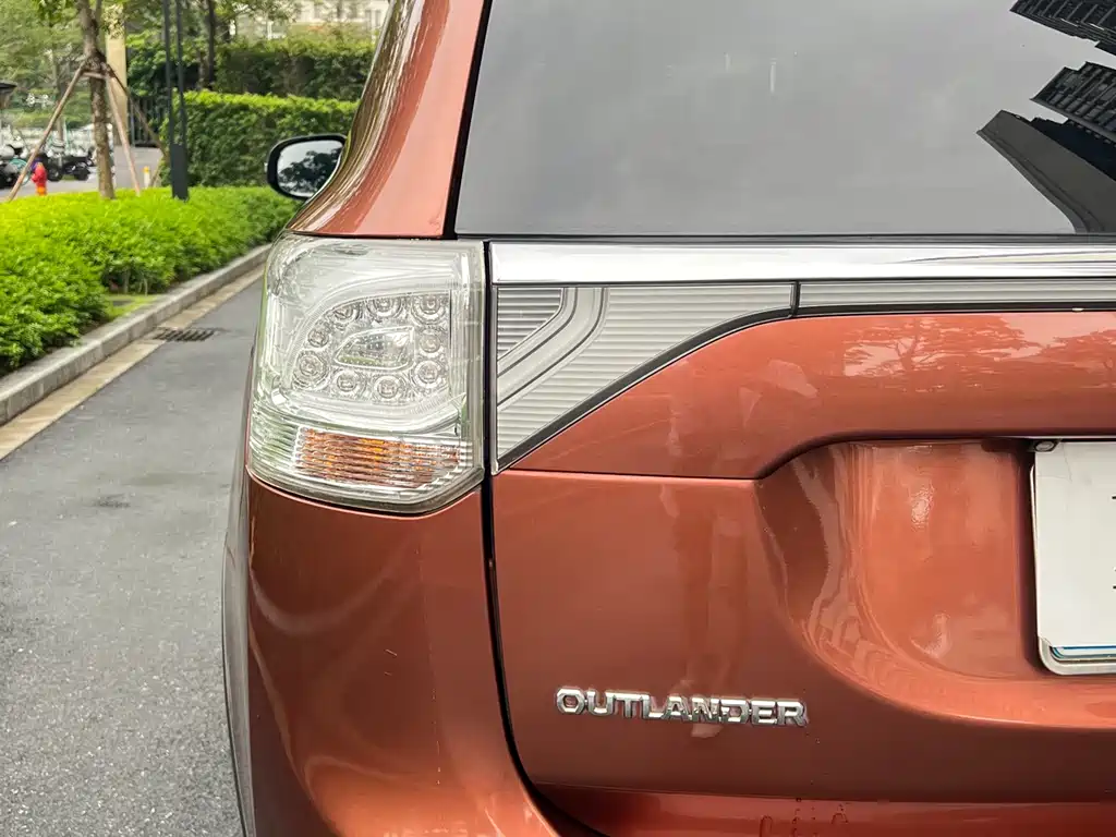 Mitsubishi Outlander 2015 — фото 10