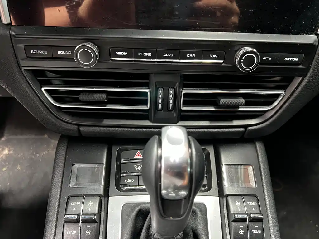 Porsche Macan 2021 — фото 10