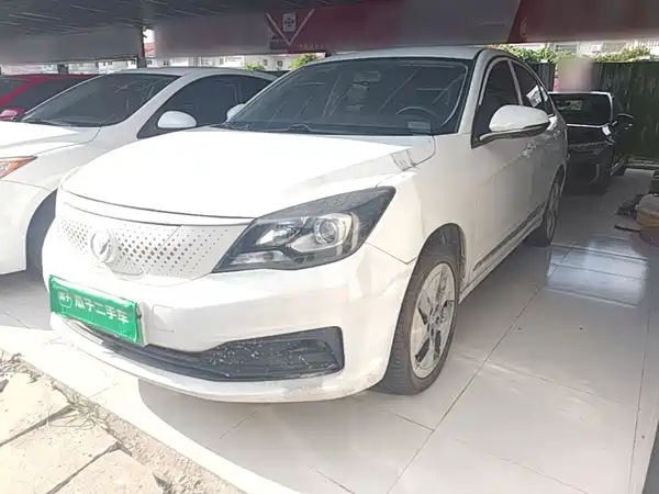 Dongfeng E70 2022