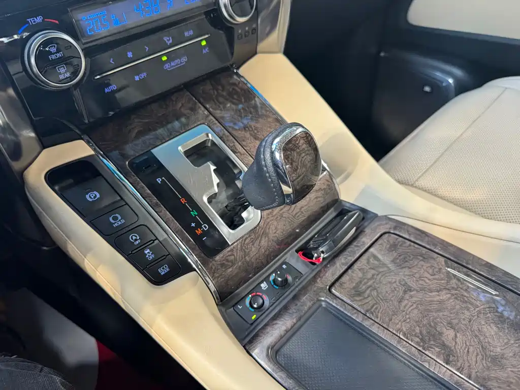 Toyota Alphard 2019 — фото 17