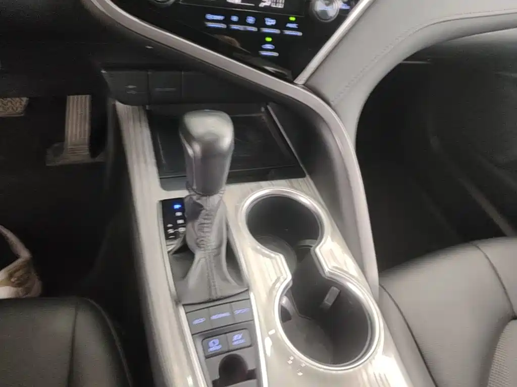 Toyota Camry 2020 — фото 14
