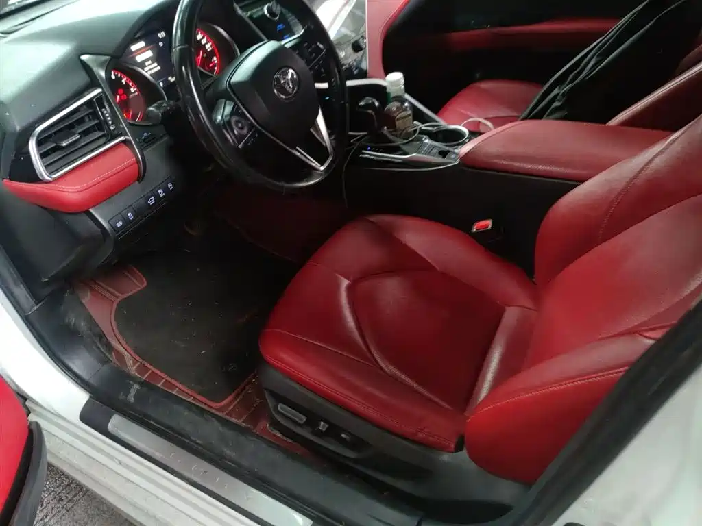 Toyota Camry 2020 — фото 14