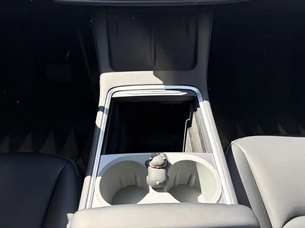 Tesla Model Y 2023 — фото 13