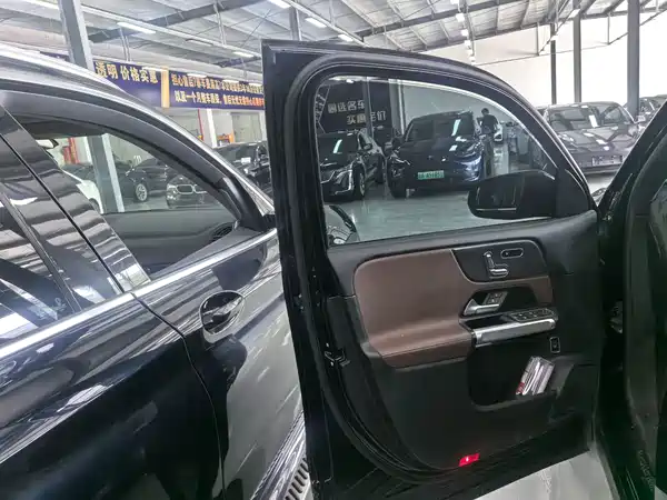 Mercedes-Benz GLB 2023