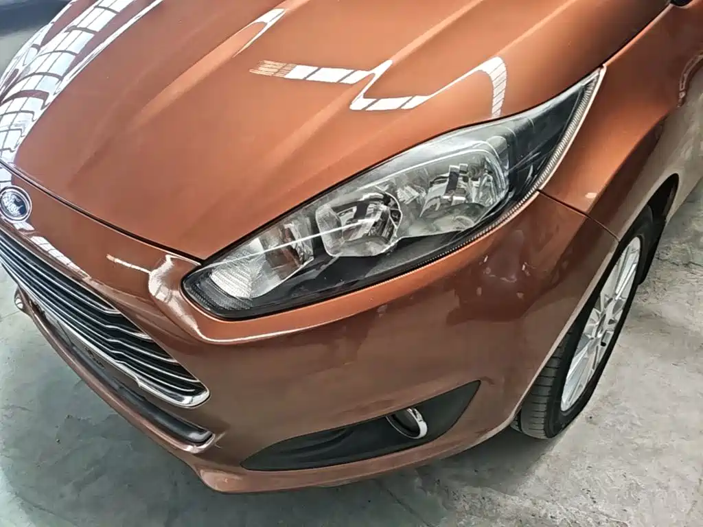 Ford Fiesta 2014 — фото 24